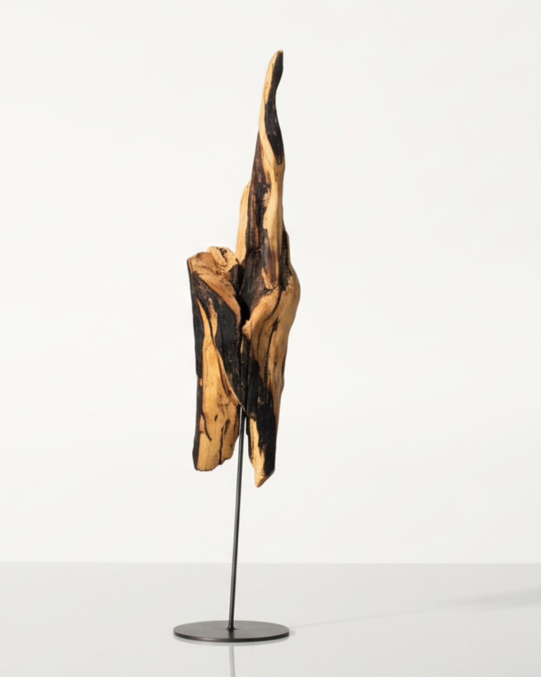 Ein Tanz aus Holz und Schatten